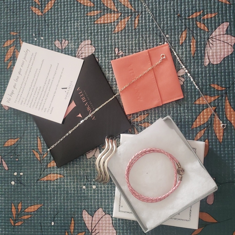 Bundle of four 3 bracelets